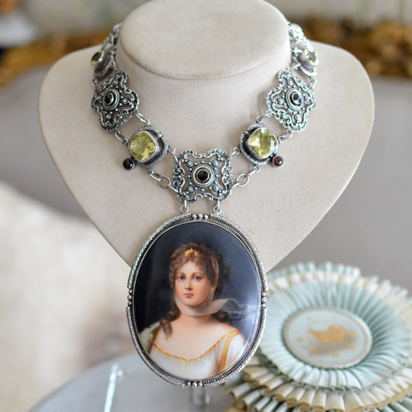 19 th. C. Portrait of Queen Louise Lingerie Necklace with Garnets & Lemon Quartz