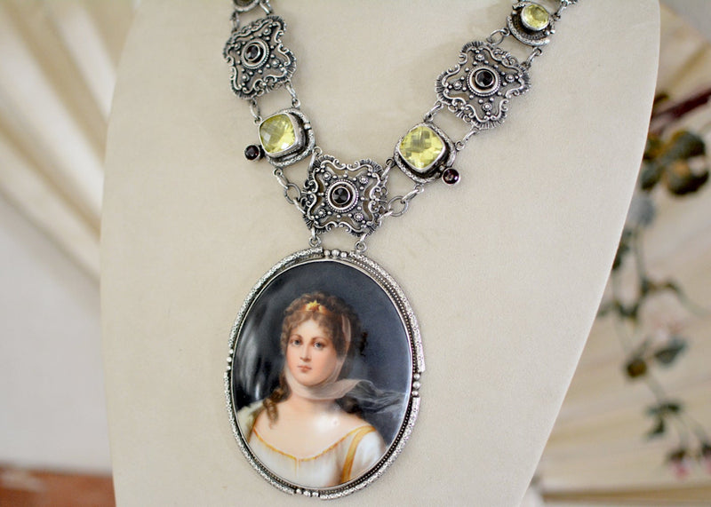 19 th. C. Portrait of Queen Louise Lingerie Necklace with Garnets & Lemon Quartz