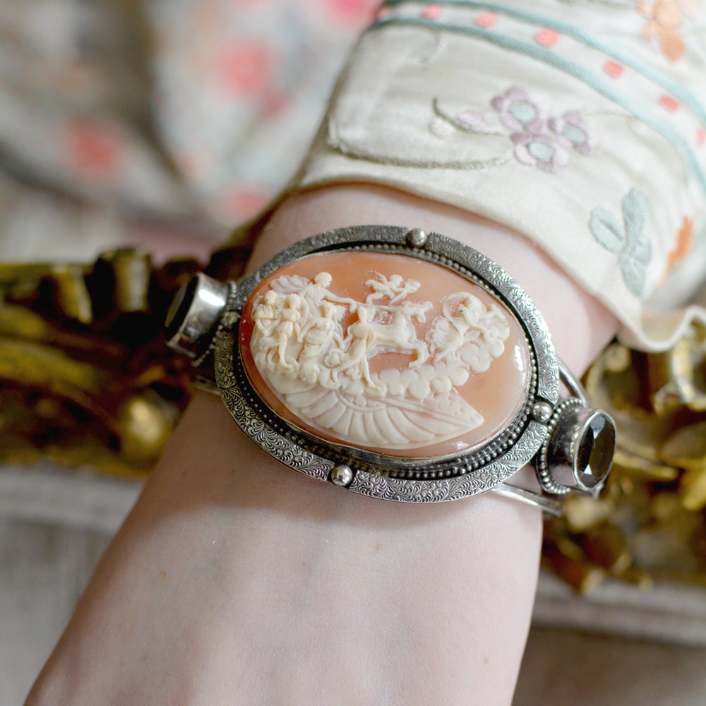 Hand-Carved 19th-Century Venetian Cerubs Cameo Cuff Bracelet with